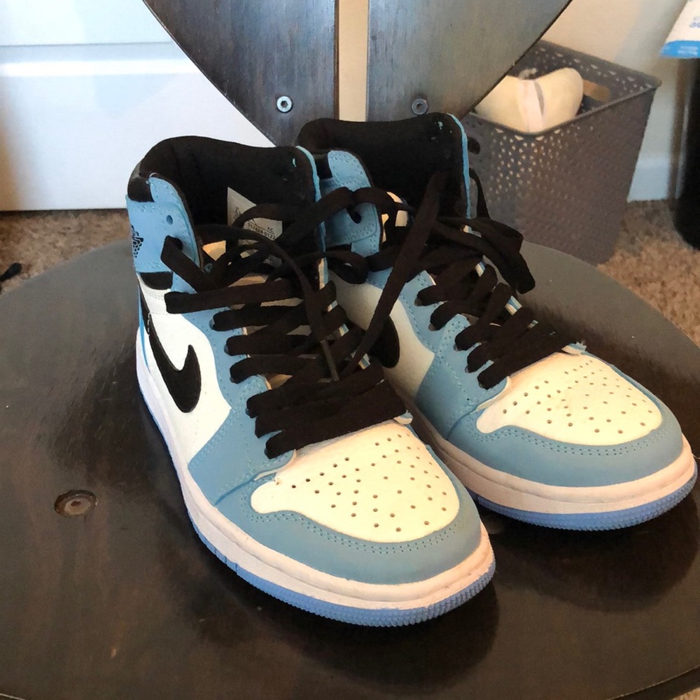 Jordan 1 Retro High White University Blue Black